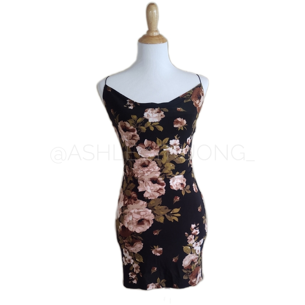 🎯 3 for $20 - Black Floral Mini Dress